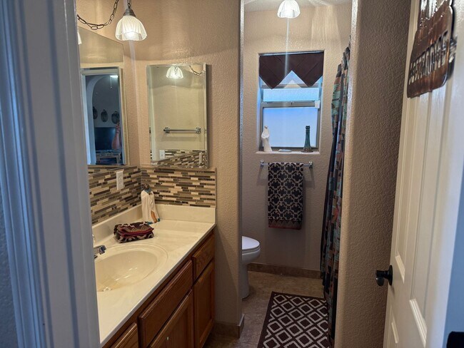 Building Photo - 3 to 6 Month Rental with Golf course views