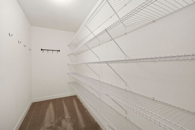 Building Photo - 3-Bed 3-Bed House