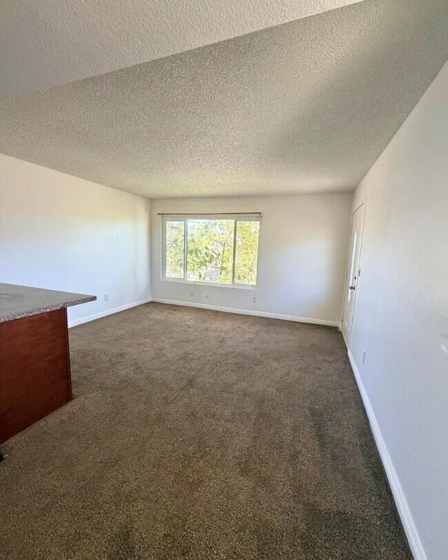 Building Photo - 8026 Juniper Ave