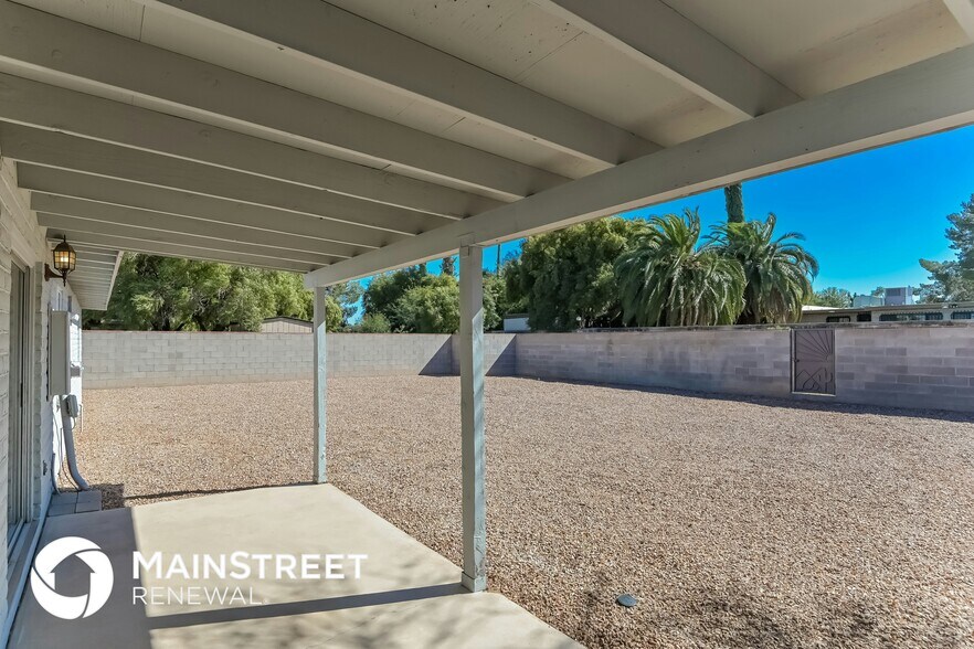 Building Photo - 7520 E Stella Rd