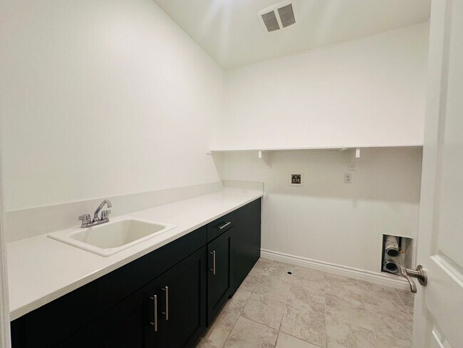 Building Photo - Luxury Estate in Exclusive Gated Community of Orchard Hills