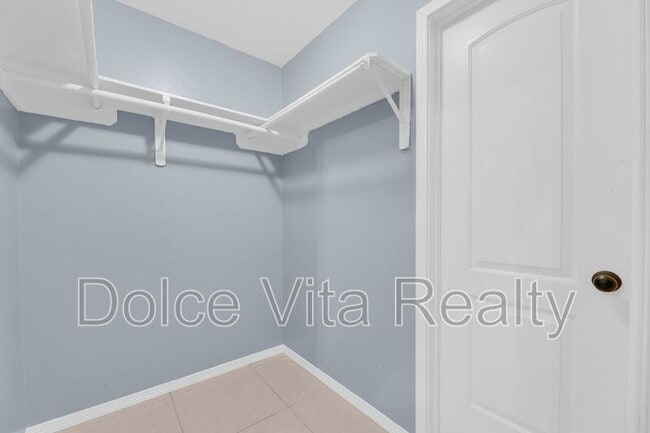 Building Photo - 110 S Ridge Ln