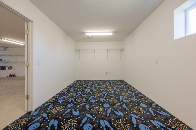 Building Photo - 1701 Stratford View Dr