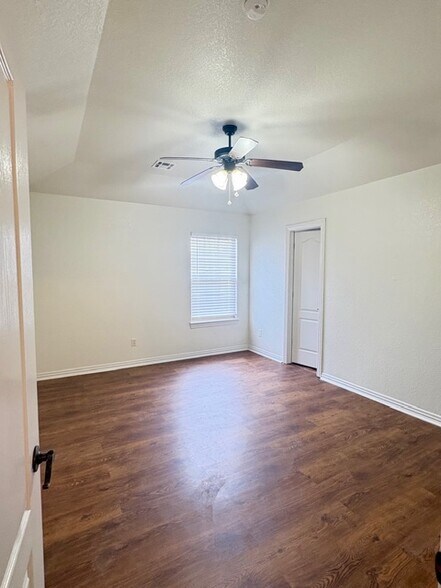 Building Photo - 4057 W Spring House Dr