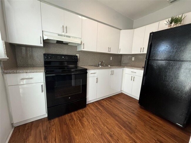 Building Photo - 501 SW 69th Ave