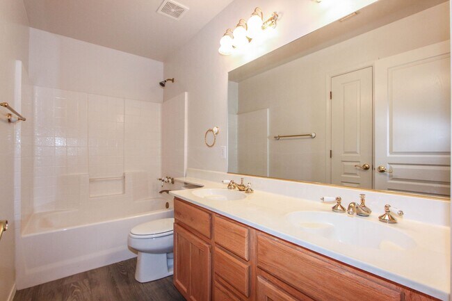 Building Photo - 4531 N Spring Dr