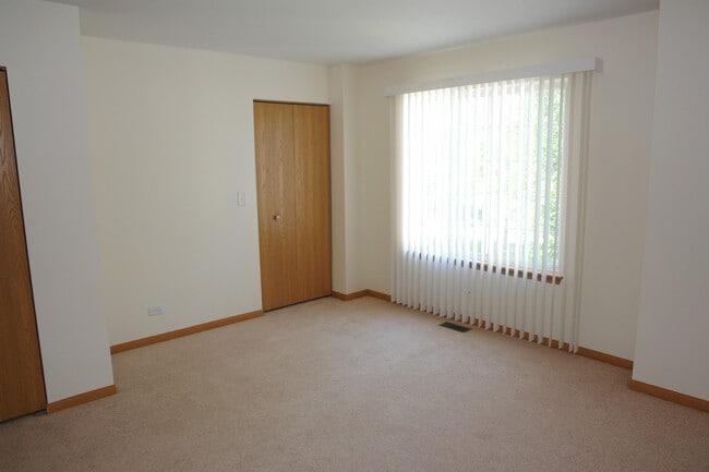 Building Photo - 2164 N Cheswick Ct