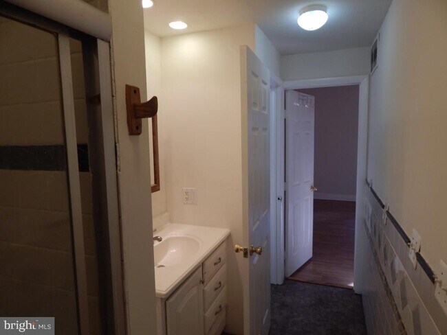 Building Photo - 133 Mill St