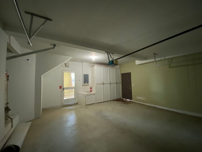 Building Photo - COMING SOON!! Foxboro neighborhood & Travi...