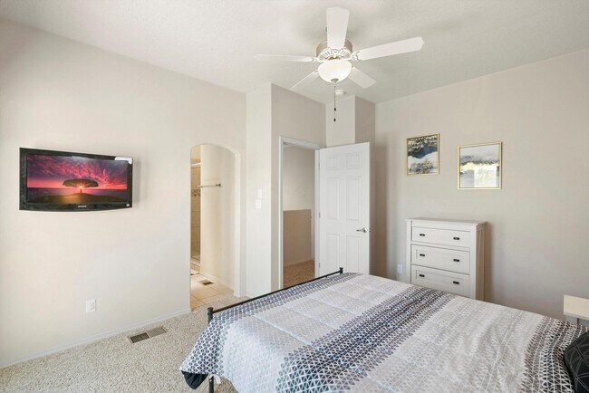 Building Photo - 2316 Penn Ave SE