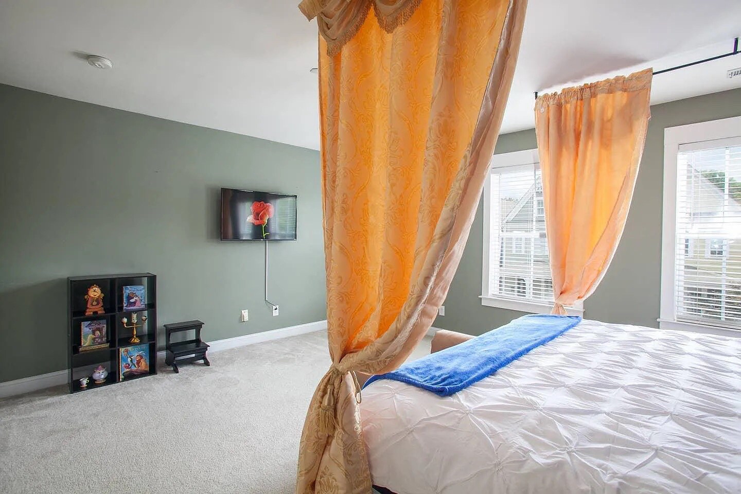 Building Photo - Room in House on Dubois Court