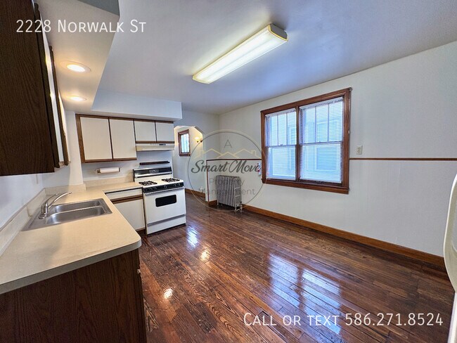 Building Photo - 2228 Norwalk St