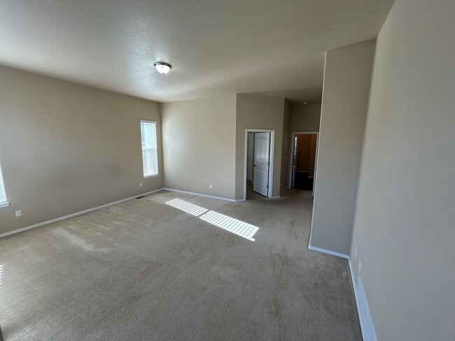 Building Photo - Absolutely Gorgeous 5-Bed 4-Bath with 3-car Garage Home!