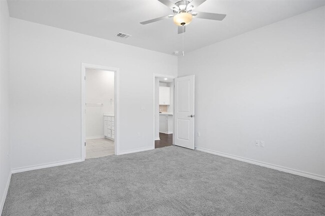 Building Photo - 15604 Ellinger Dr