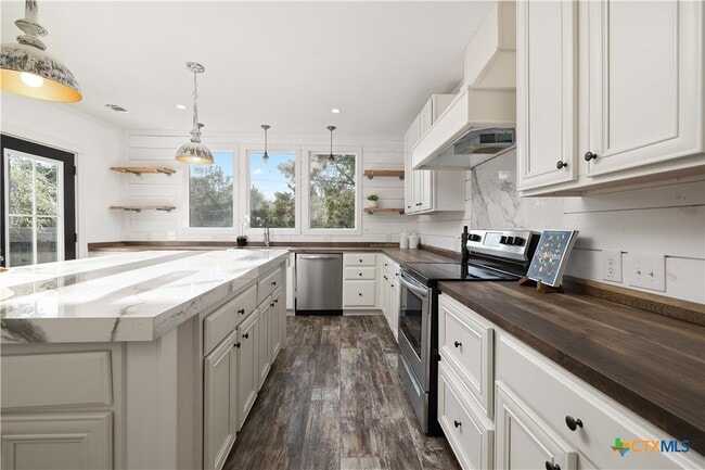 Building Photo - 2301 Wegner Rd