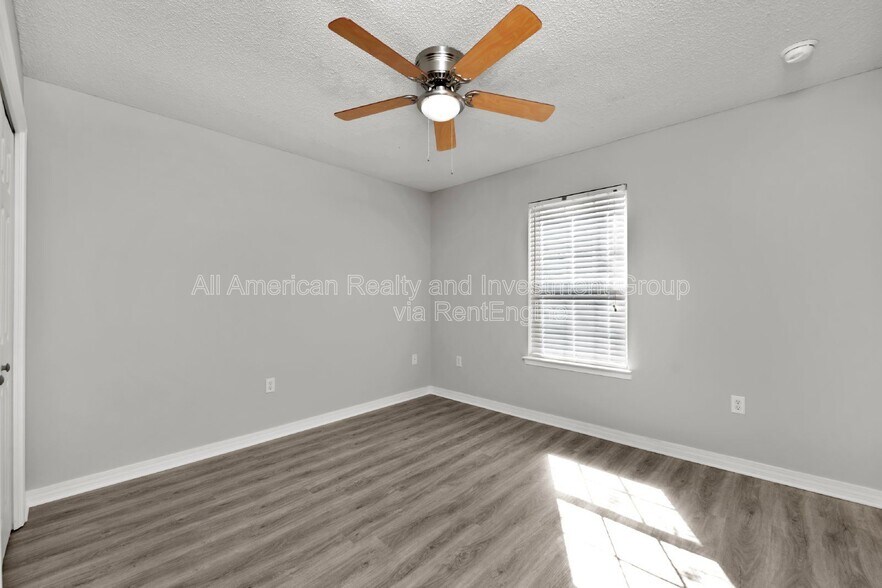 Building Photo - 648 Alysheba Dr