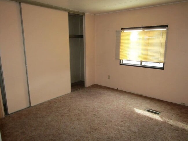 Building Photo - Single Wide in Yerington For Rent