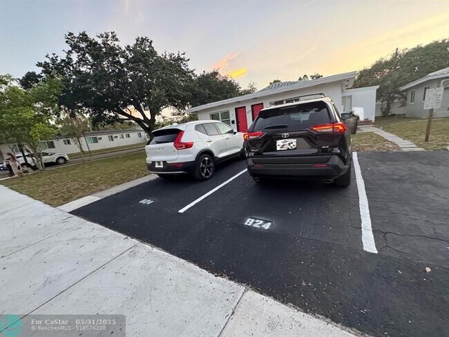 Building Photo - 824 S 20th Ave