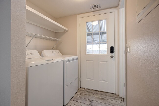 Building Photo - 608 E Eufaula St