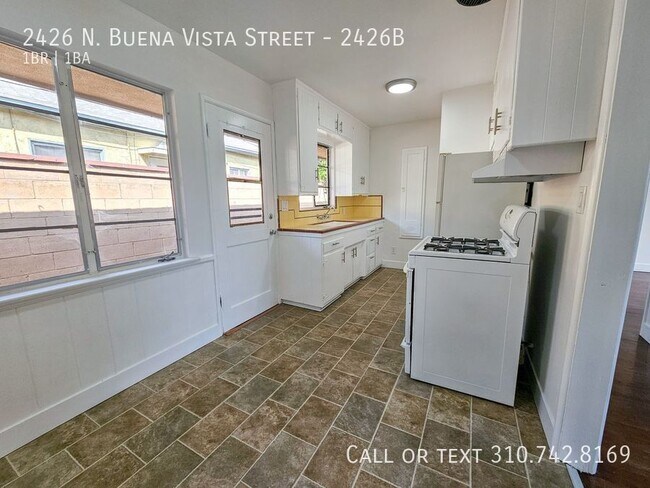 Building Photo - 2426 N Buena Vista St