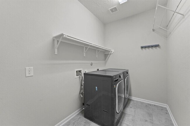 Building Photo - 15335 Oakheath Colony Ln