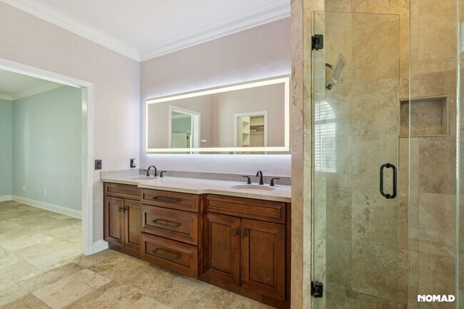 Building Photo - Spacious 4BR House in Pensacola; Pool