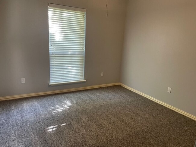 Building Photo - 8102 Vail Drive