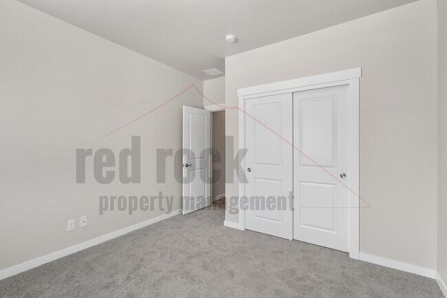 Building Photo - 1329 N Tschirley St