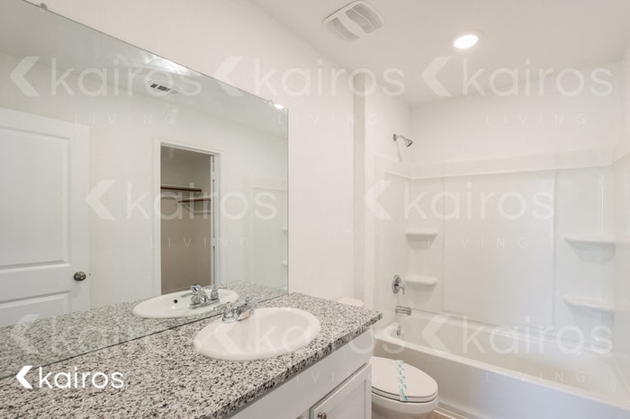 Building Photo - 13827 Weir Pl