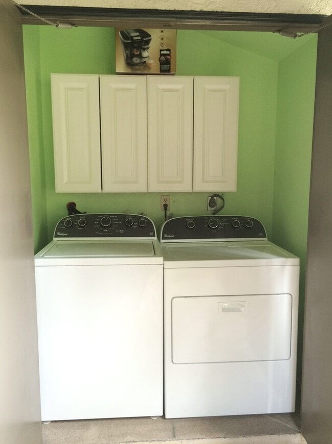Building Photo - Spacious 1 Bedroom Unit in Pheasant Creek
