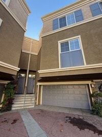 Building Photo - Condo in highly sought-after Vantage Commu...