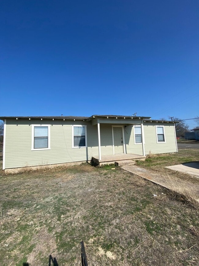 Primary Photo - Charming newly renovated 3 bedroom 2 bath ...