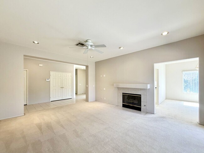 Building Photo - 48625 Cll Esperanza