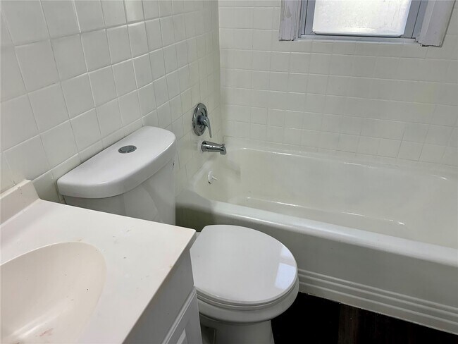 Building Photo - 7121 Lamont Dr