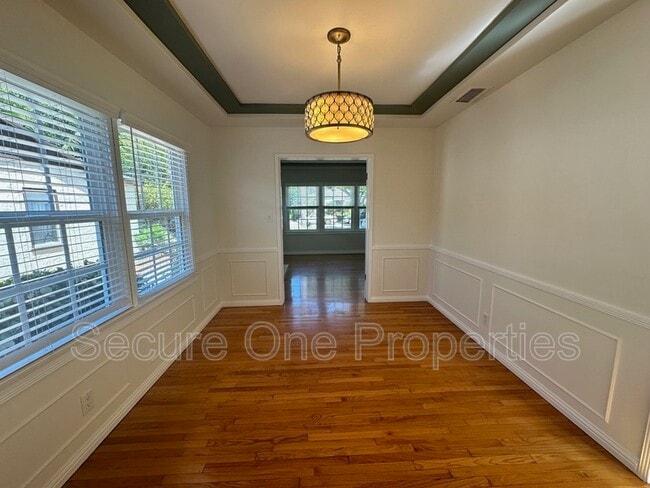 Building Photo - 340 W Spazier Ave