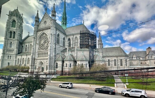 Building Photo - 155 Clifton Ave