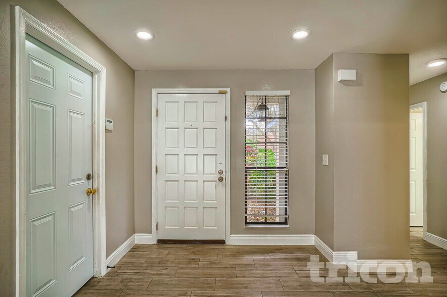 Building Photo - 9406 Pebble Glen Ave