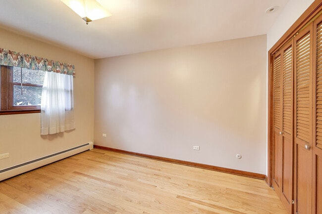 Building Photo - 933 Garden Ln