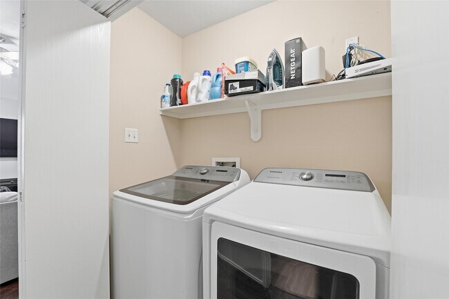 Building Photo - 14530 Morningside Vw Dr