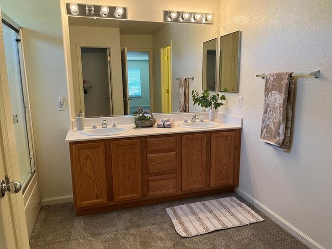 Building Photo - Spacious 4 Bedroom Family Home for Rent in Great Rocklin Location