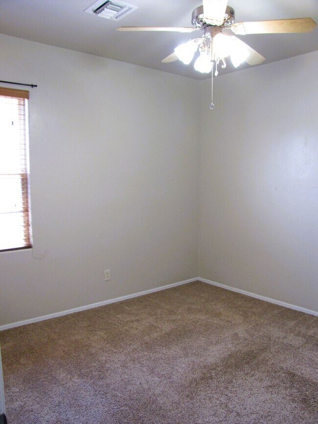 Building Photo - Spacious 3BR/2BA/2.5 CG, 2167 sq.ft. renta...