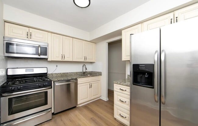 Building Photo - 222 Echelon Rd