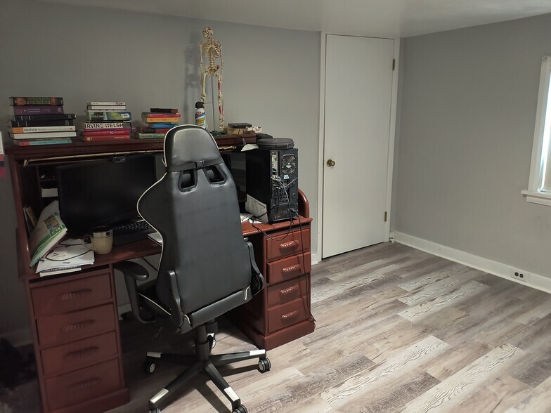Building Photo - 2 Core St