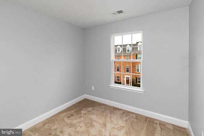 Building Photo - 5525 Peanuts Ln