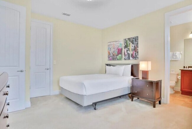 Building Photo - 351 Lasso Dr