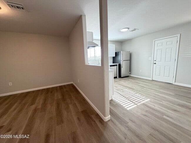 Building Photo - 506 N Iroquois Ave