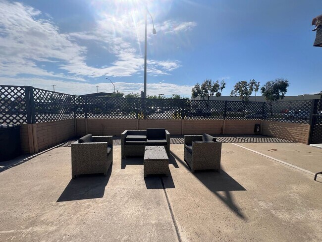 Building Photo - Second Month Free! Welcome Home to La Casa...