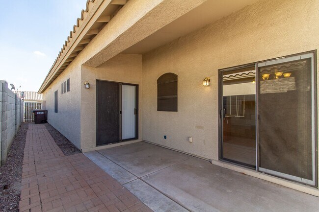 Building Photo - Gorgeous 3 bed, 2 bath home located near 87th Ave and Cactus