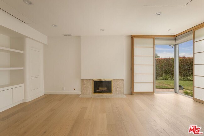 Building Photo - 650 N Tigertail Rd