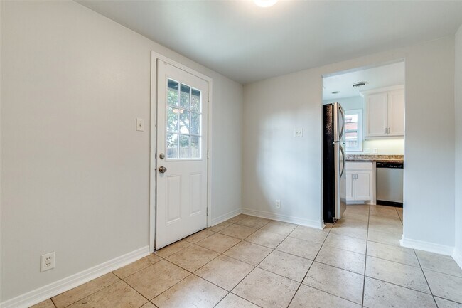 Building Photo - 4812 Wateka Dr